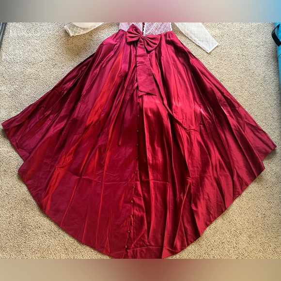 Beautiful Fancy Dress with a long train ❤️ - Picture 11 of 14